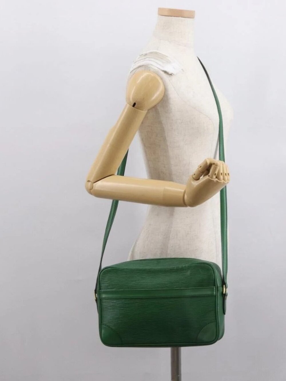 LOUIS VUITTON Epi Trocadero 27 Shoulder Bag Green
